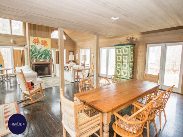 Cape Cod Home 994895