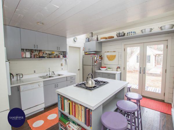 Cape Cod Home 994895