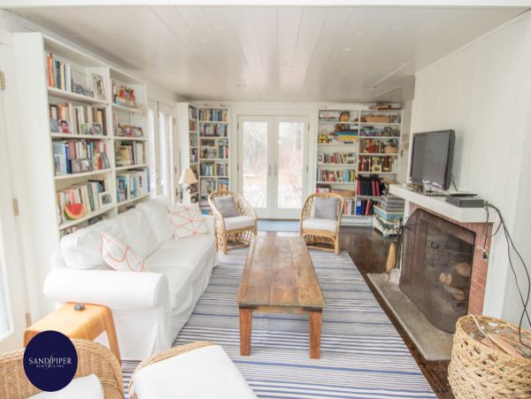 Cape Cod Home 994895