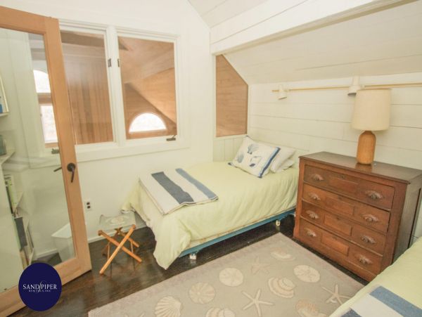 Cape Cod Home 994895