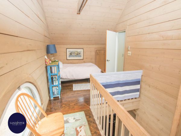 Cape Cod Home 994895