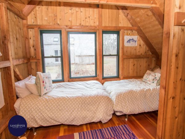 Cape Cod Home 994895