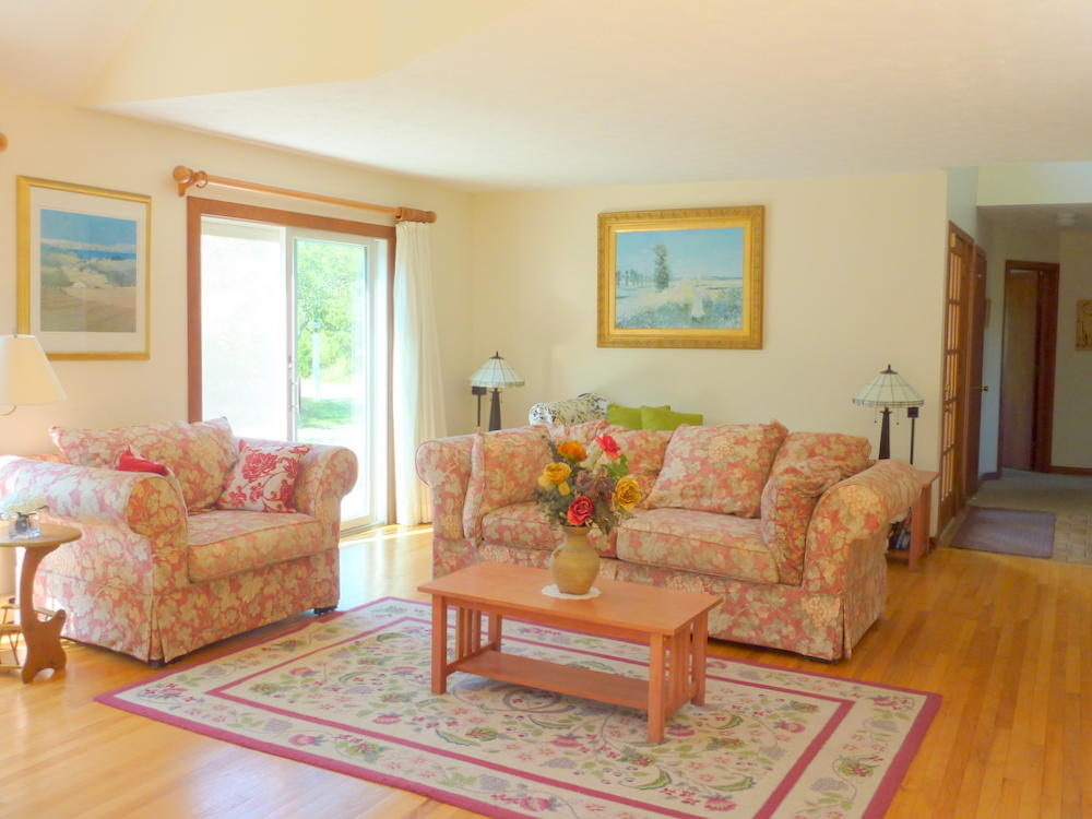 Cape Cod Home 994896