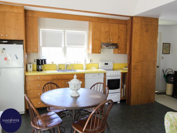 Cape Cod Home 994898