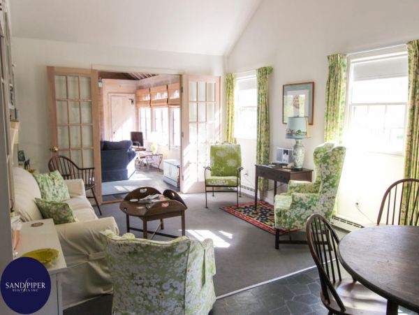 Cape Cod Home 994898