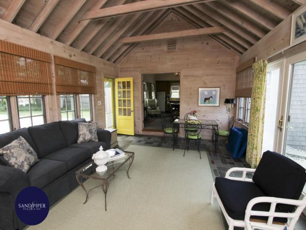 Cape Cod Home 994898