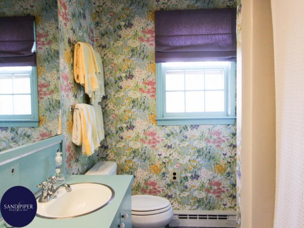 Cape Cod Home 994898