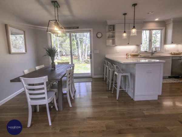 Cape Cod Home 994899