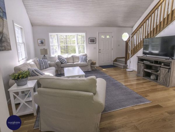 Cape Cod Home 994899