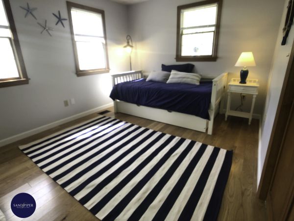 Cape Cod Home 994899