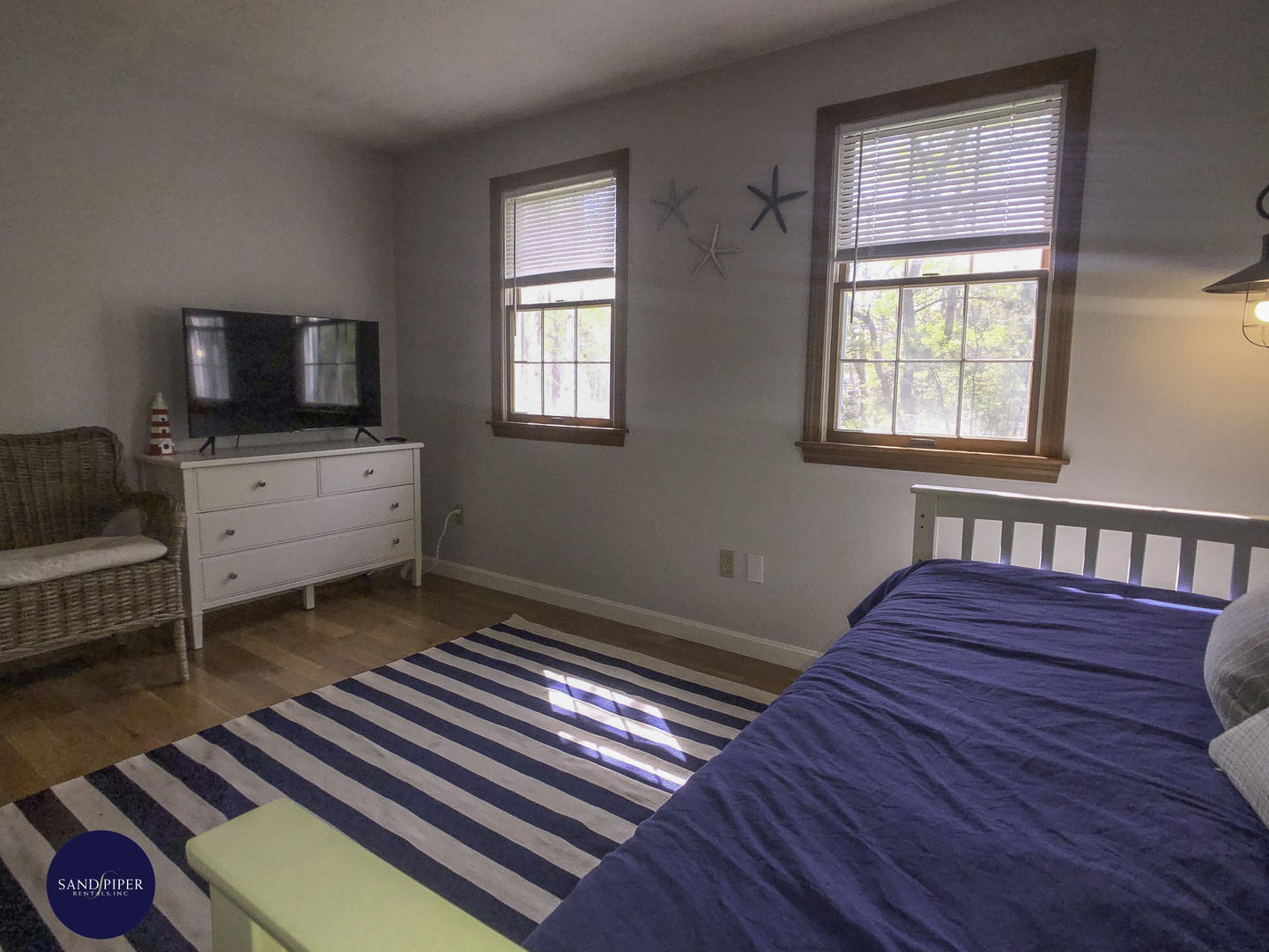 Cape Cod Home 994899