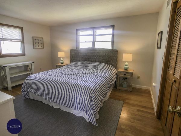 Cape Cod Home 994899