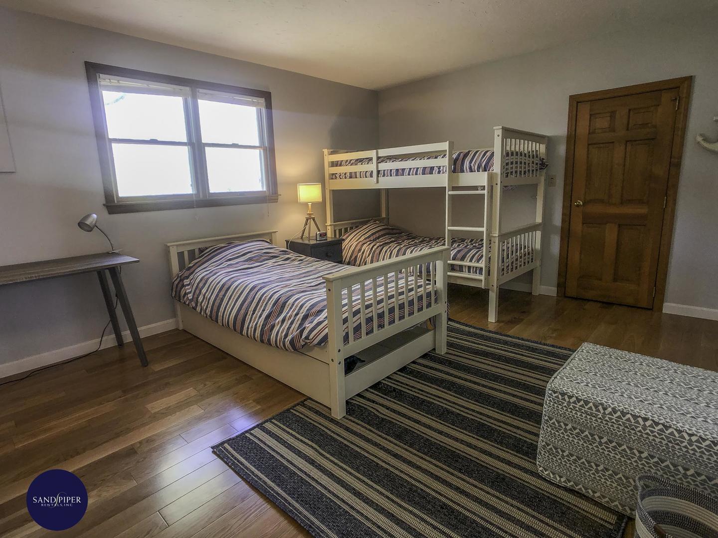 Cape Cod Home 994899