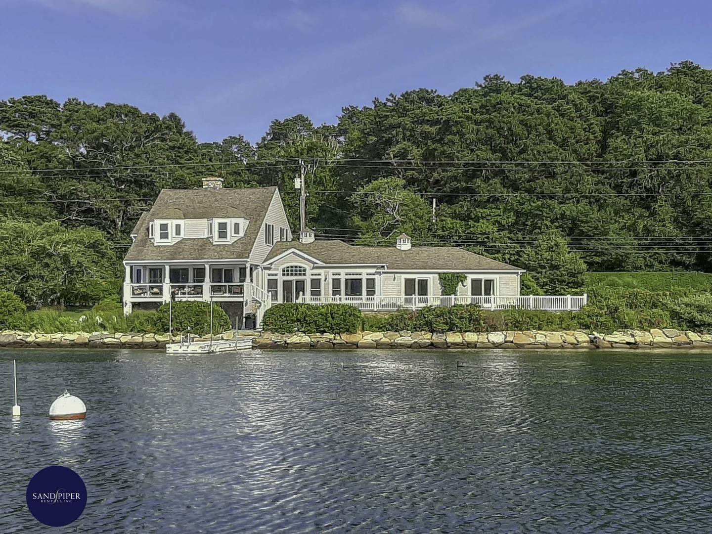 Cape Cod Home 994900
