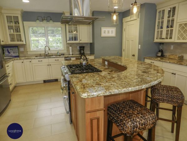 Cape Cod Home 994900