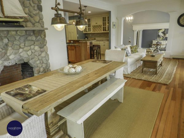 Cape Cod Home 994900