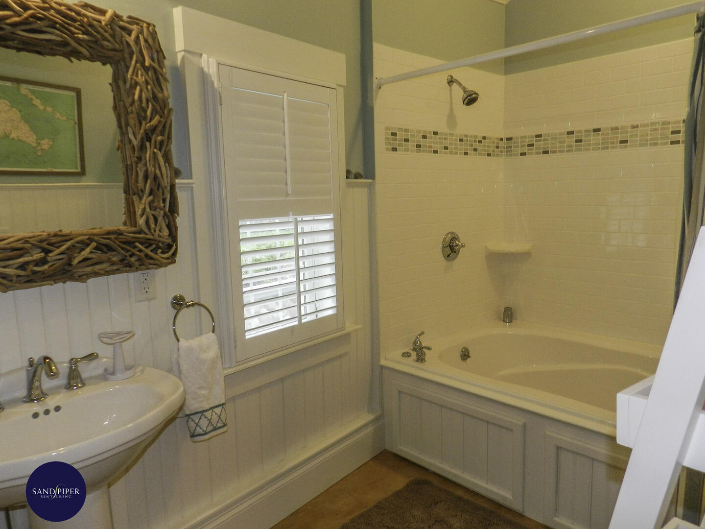 Cape Cod Home 994900