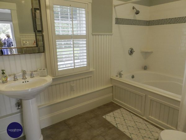 Cape Cod Home 994900
