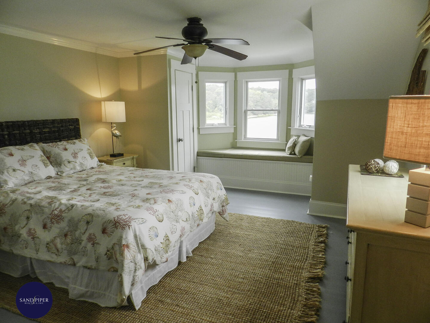 Cape Cod Home 994900