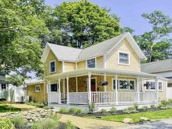 Cape Cod Home 994901