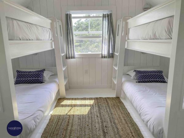 Cape Cod Home 994901