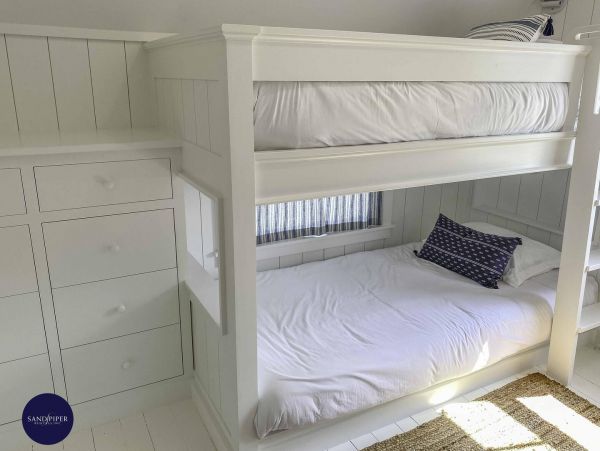 Cape Cod Home 994901