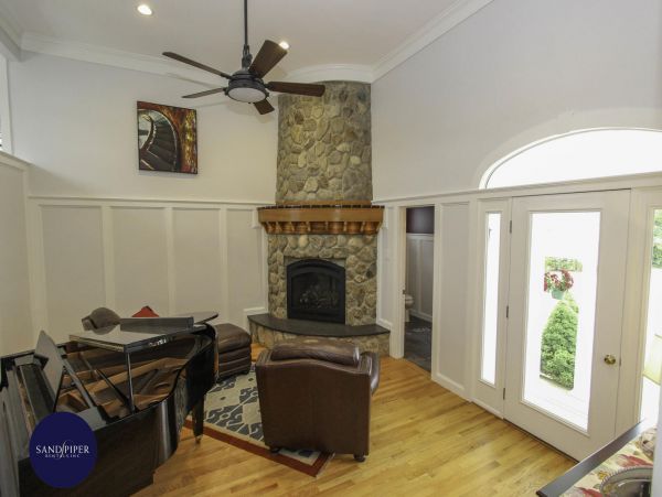 Cape Cod Home 994902