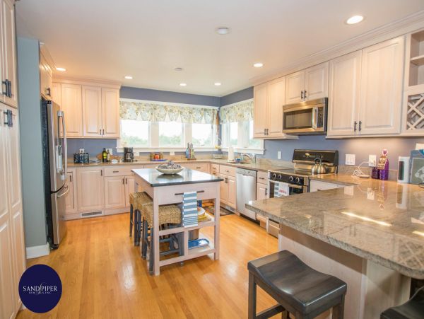 Cape Cod Home 994902