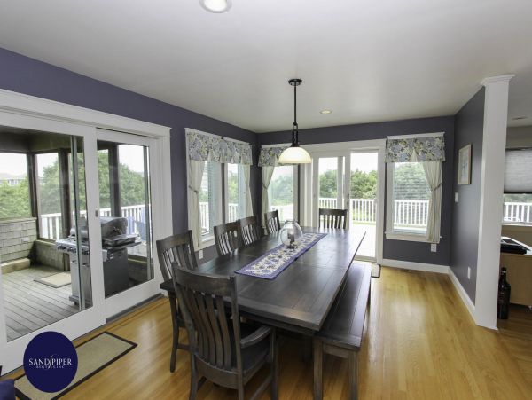 Cape Cod Home 994902