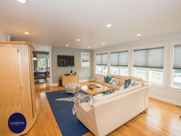 Cape Cod Home 994902