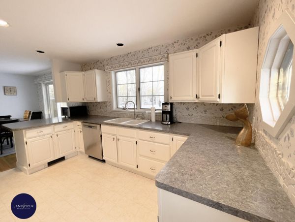 Cape Cod Home 994903