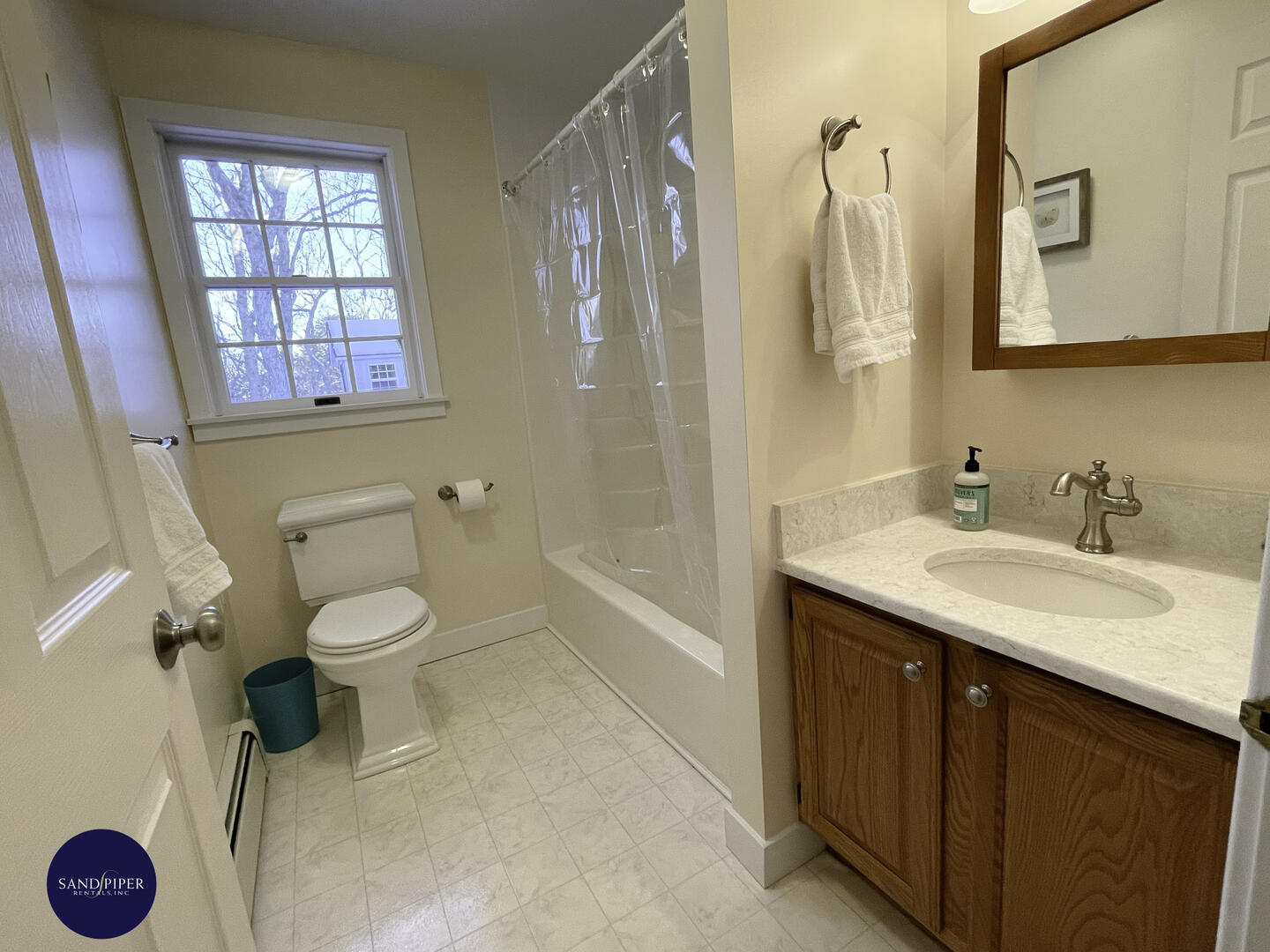 Cape Cod Home 994903