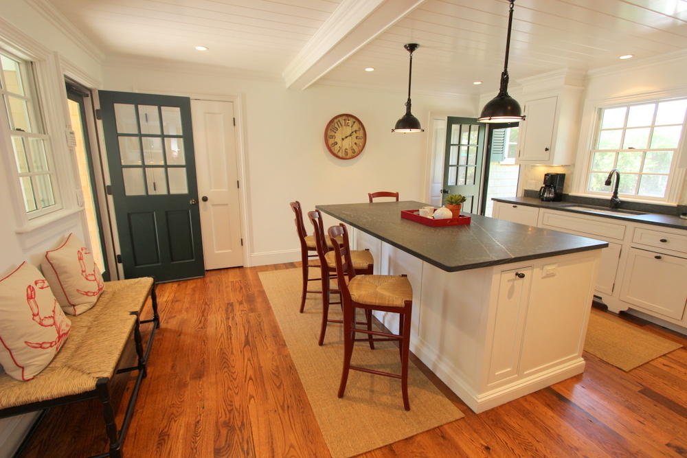 Cape Cod Home 994905