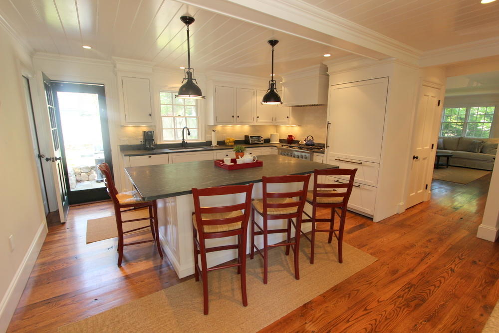Cape Cod Home 994905