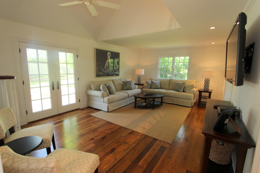 Cape Cod Home 994905