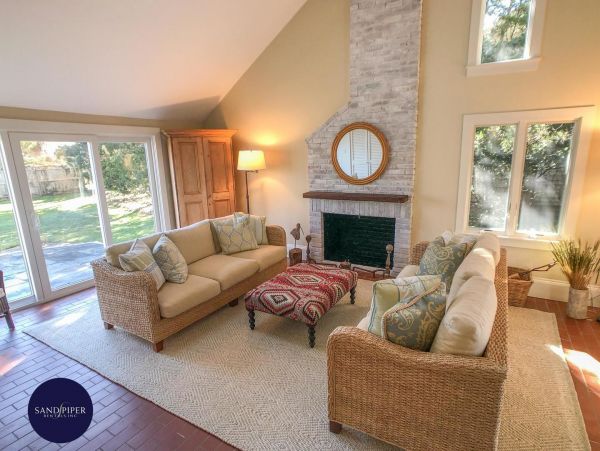 Cape Cod Home 994906