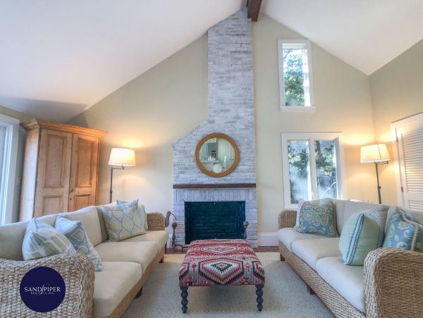 Cape Cod Home 994906