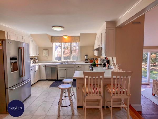 Cape Cod Home 994906
