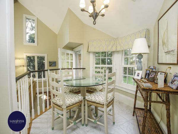 Cape Cod Home 994906