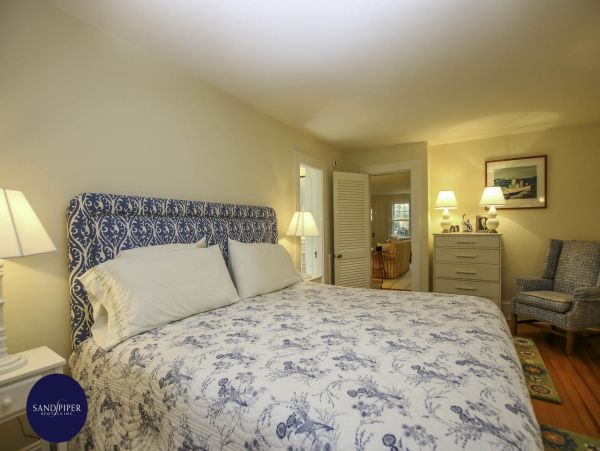Cape Cod Home 994906