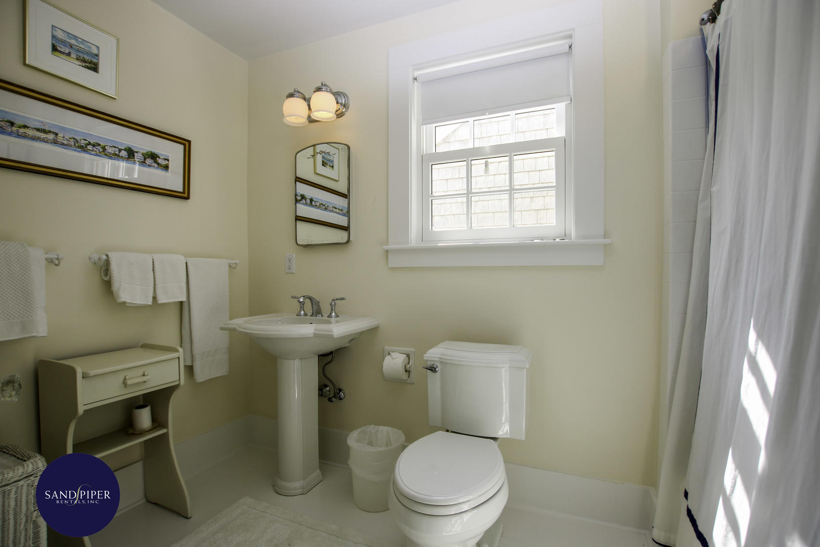 Cape Cod Home 994906