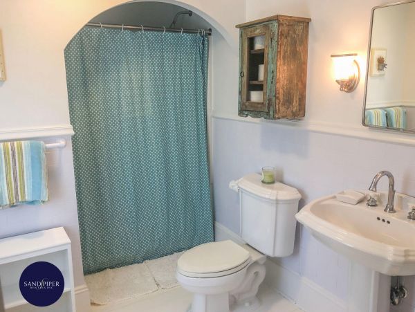 Cape Cod Home 994906