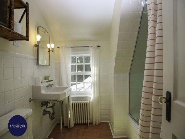 Cape Cod Home 994906