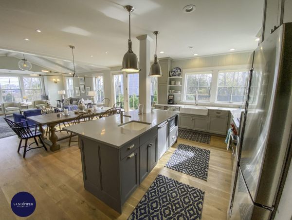 Cape Cod Home 994908