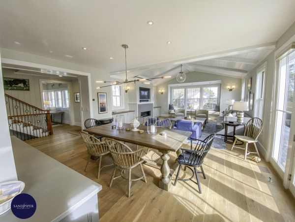 Cape Cod Home 994908