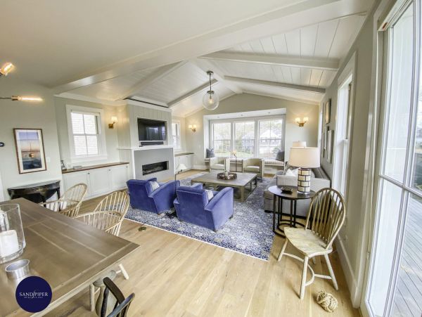 Cape Cod Home 994908
