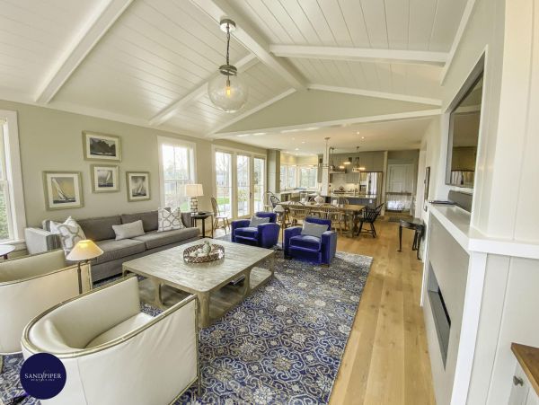 Cape Cod Home 994908