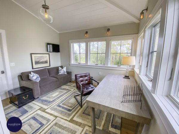 Cape Cod Home 994908