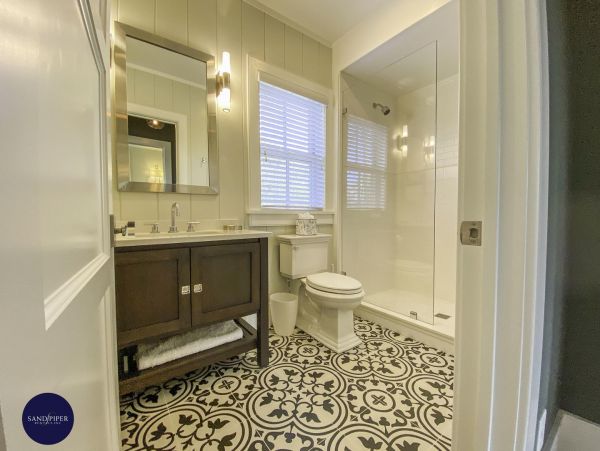 Cape Cod Home 994908