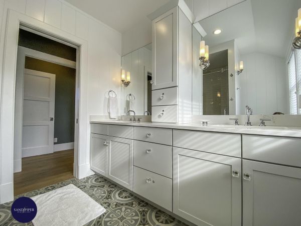 Cape Cod Home 994908